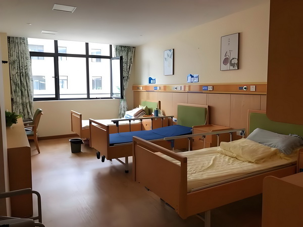 户口迁入深圳户口条件_记者：阿代米赛后在更衣室和大家说了很抱歉，他很难过 记者阿代米可实际上